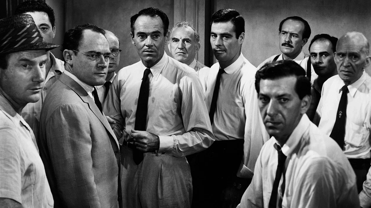 تصویر زمینه مرد عصبانی