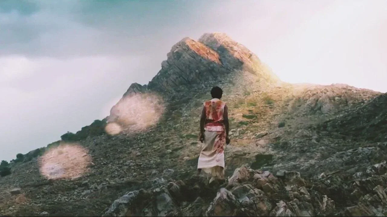 تصویر زمینه مانجی: مرد کوهستان