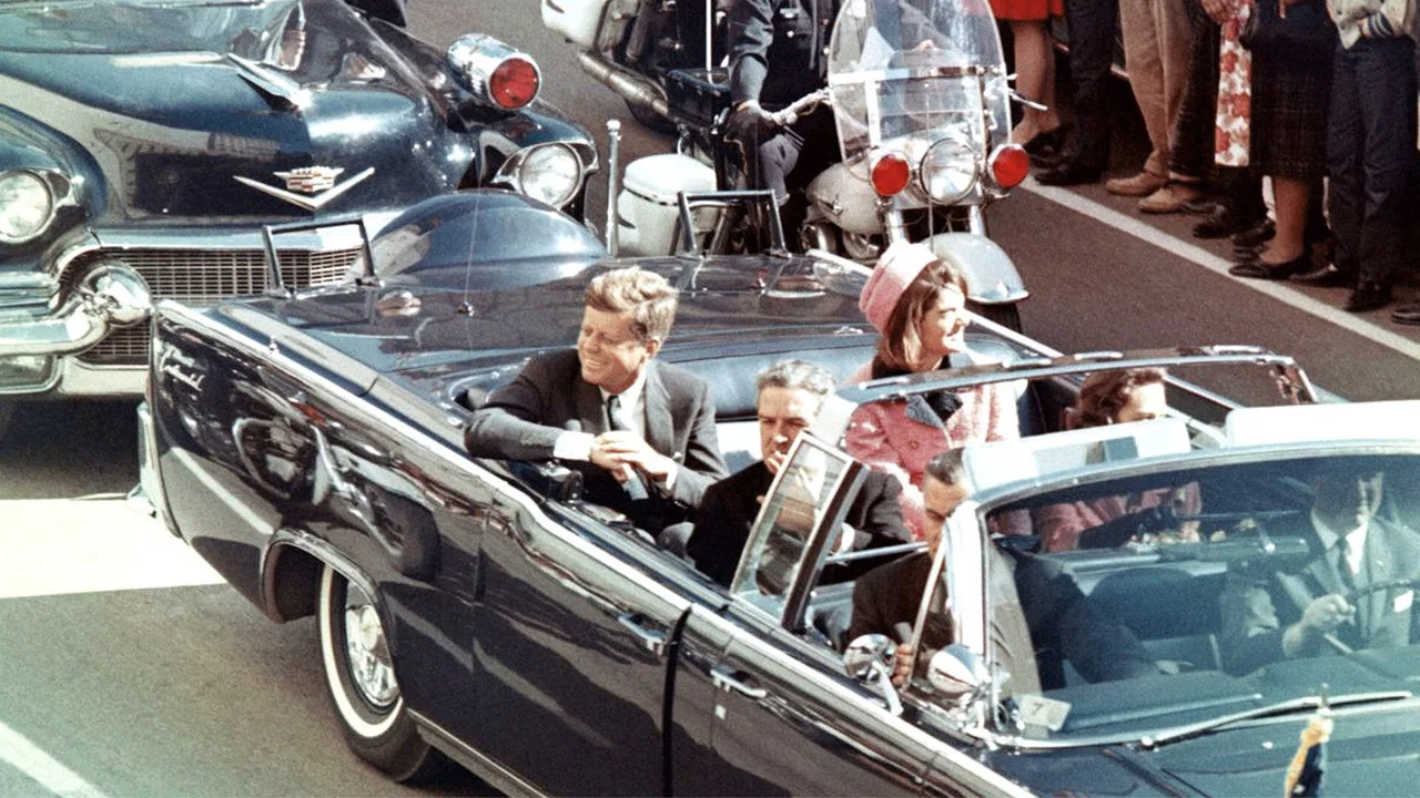 تصویر زمینه JFK Revisited: Through the Looking Glass