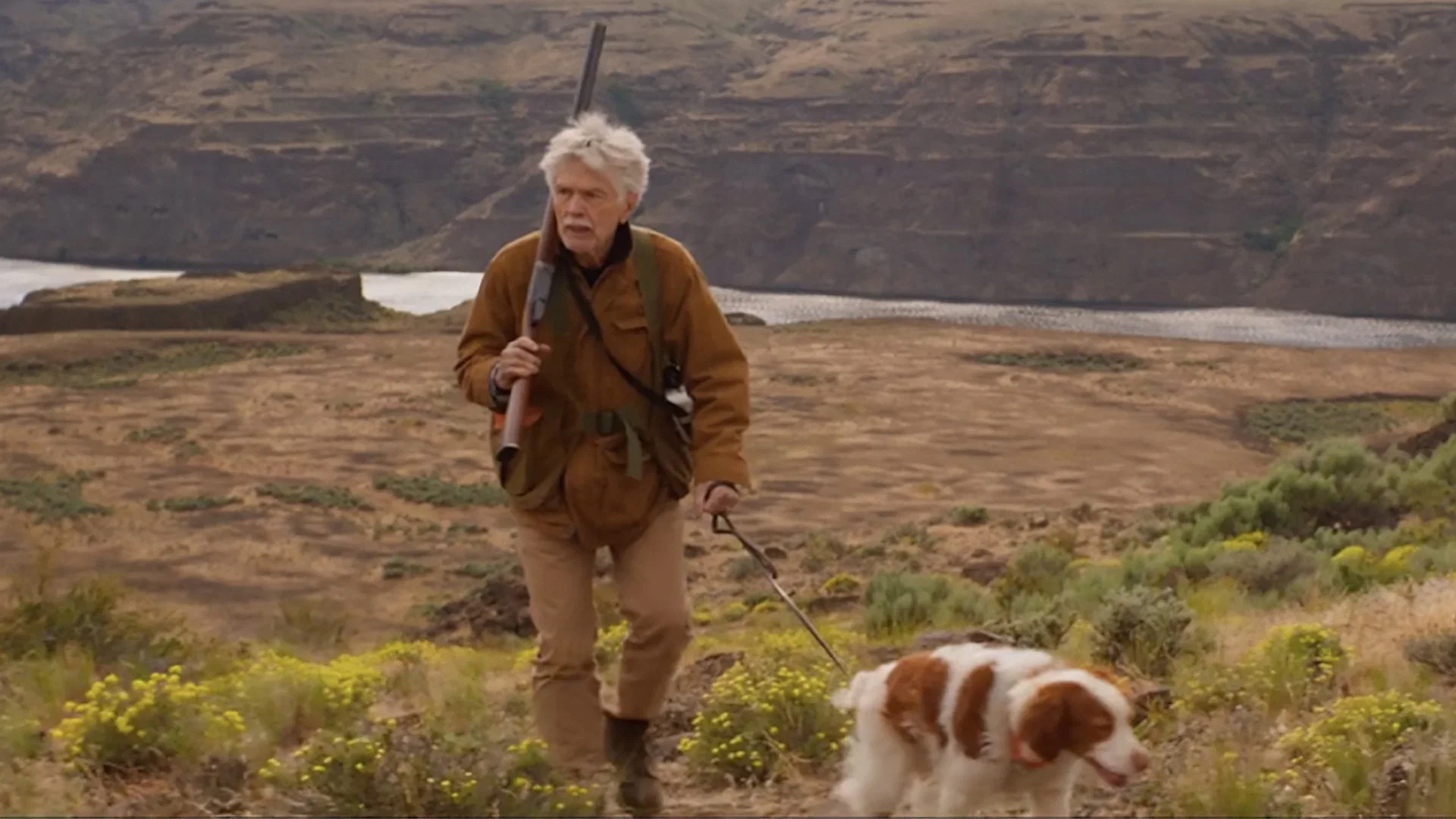 تصویر زمینه شرق کوه