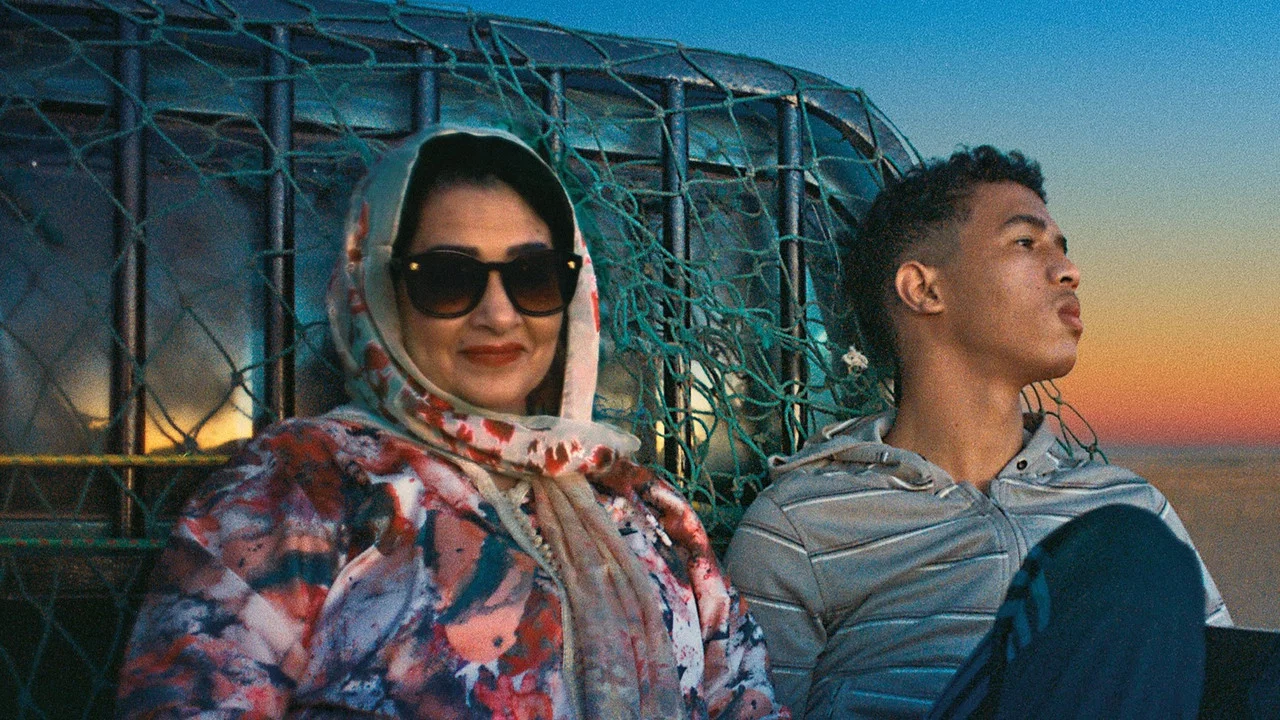 تصویر زمینه لعنتی گریه نکن